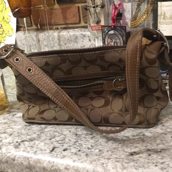 Coach mini shoulder bag perfect for fall - Picture 2 of 4